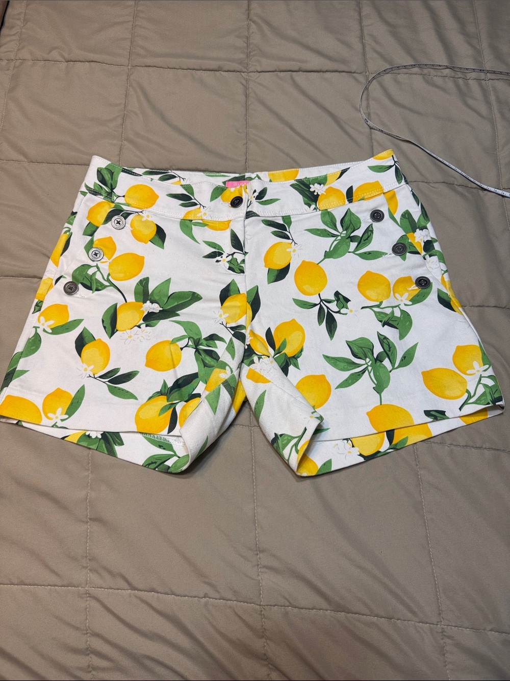 Isaac Mizrahi White Lemon-Print High Waist Shorts